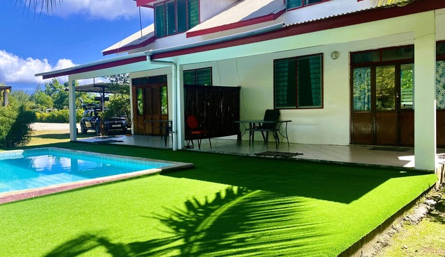 HUAHINE - Fare Tiarenui