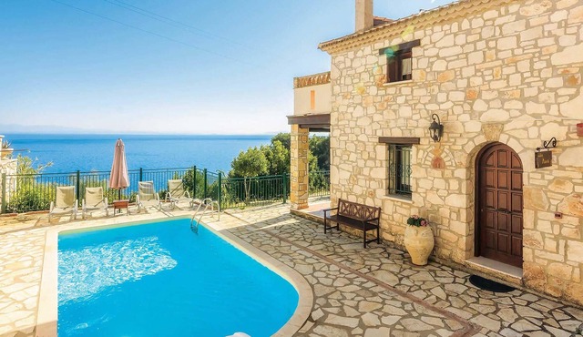 Ideally located off the coastal road, which leads to the fabulous beaches on the Vassilikos peninsul