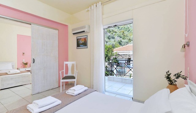 Ilia Edipsos Sunny Gem - Quaint and Cozy Getaway