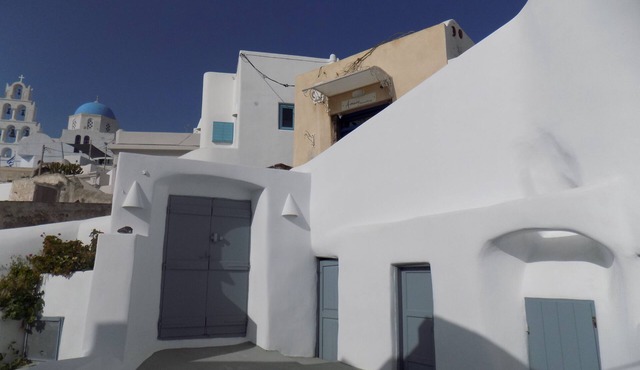 Imarkellis Pyrgos Traditional House and Belfry Charm with Courtyard in Santorini