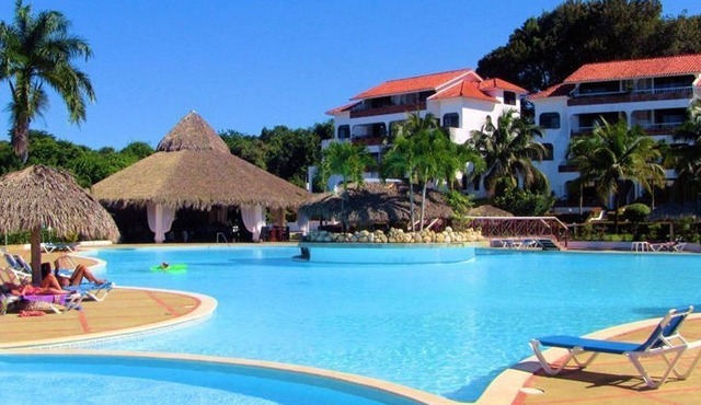 Inexpensive Condo in tropical resort, pool/cable TV/Wifi, fully equipped