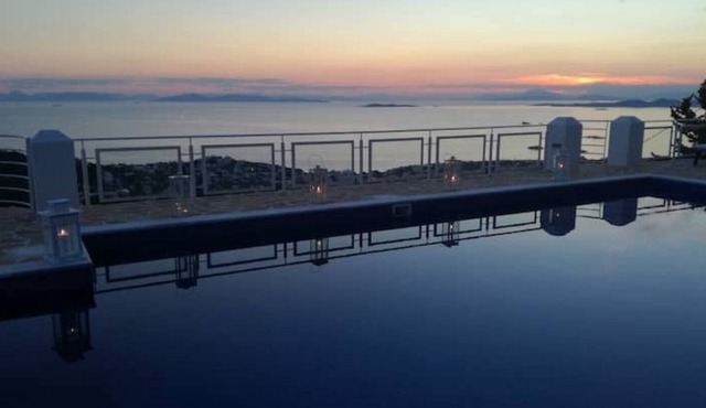 Infinity Blue Suites - Bungalow with sea view and pool