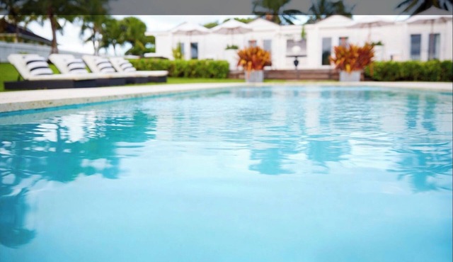 Interior designed 3 bedroom house 2 mins to the pink sand beach, Harbour Island