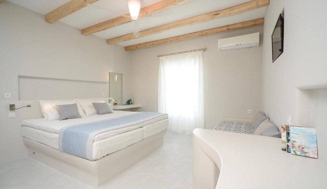 Junior Suite with Side Sea view