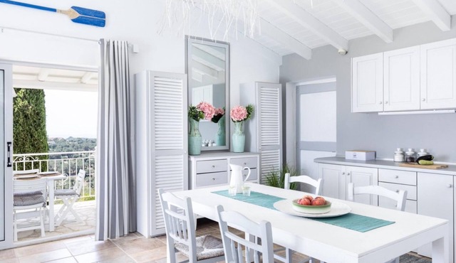 Juniper House - Charming 3 bed Villa With sea View