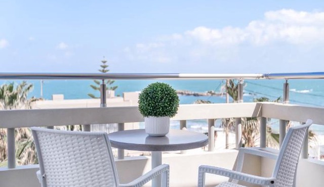 Kalamaki Mare Suites