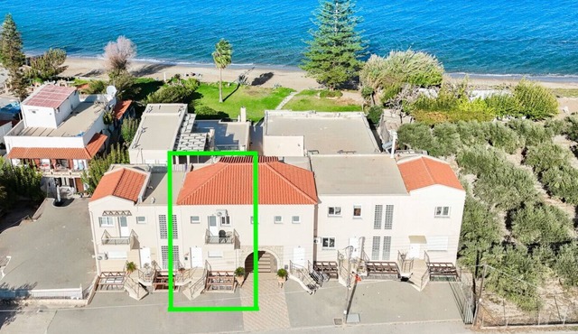 Kalives Sand - Beachfront apartment