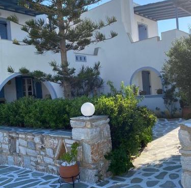 Kapares Studios & Apartments
