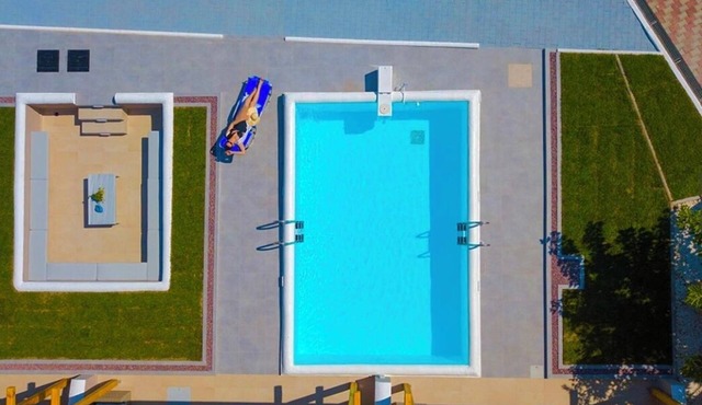 Koumaros ApartHotel