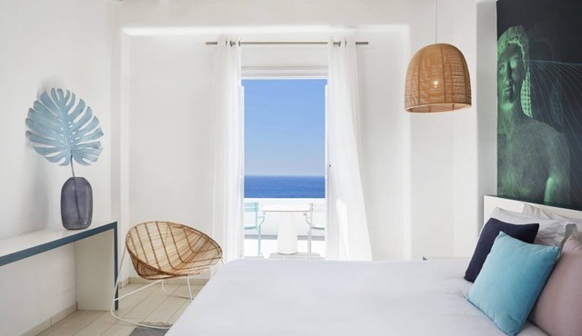 Kouros Hotel & Suites