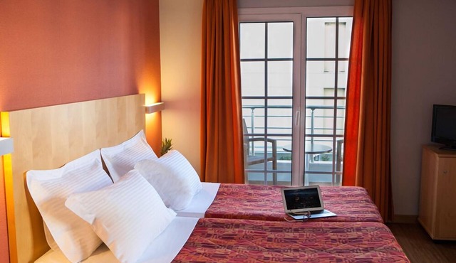 Kronos Hotel