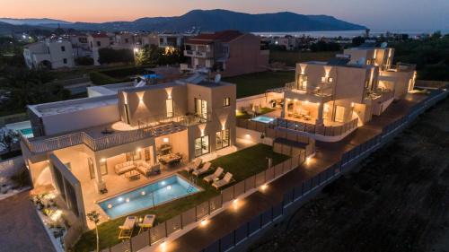 KS Luxury Villas, Private heated Swimming Pools