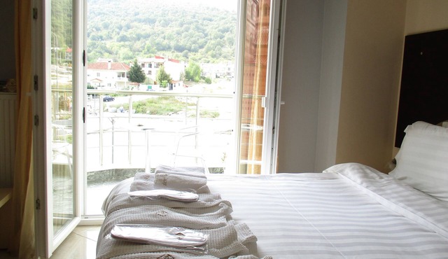 Kyknos De Luxe Hotel