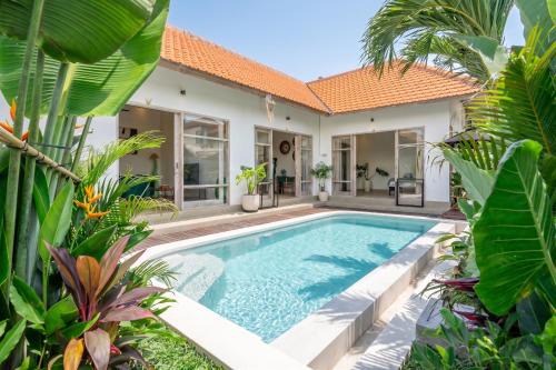 La Palma - Greenery Pool Escape with Private Parking