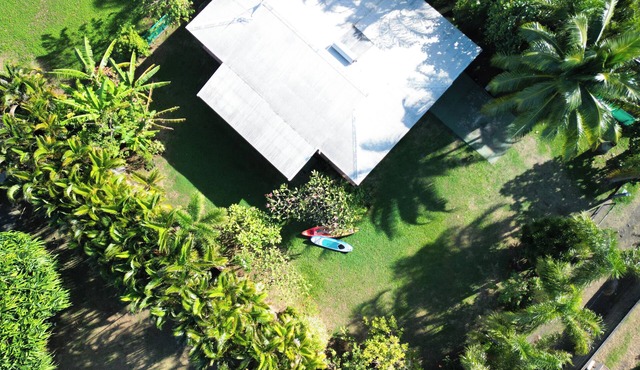 Lagoon & Garden House w/kayaks