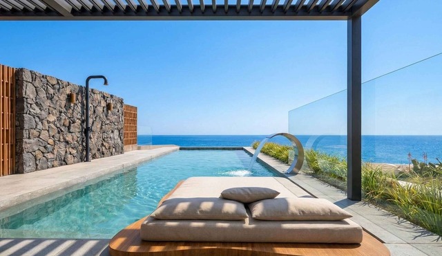 Lapis Nera Villa II - Beachfront & Free*Heated Pool