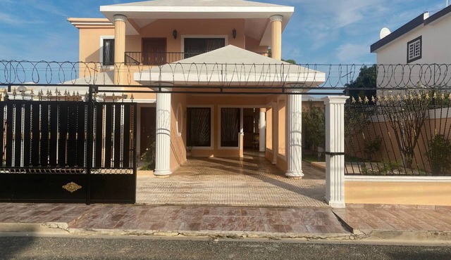 Large house with AC WiFi parking Ideal for families