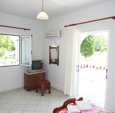 Lazanis Studios Apartments
