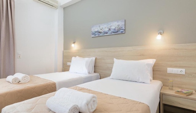 Lefkimi Hotel