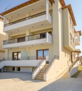 Leon Apartments