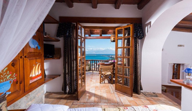 Leonidas Cretan Traditional House with Sea View