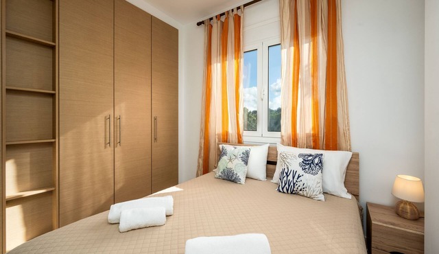 Levanta Cozy Two-Bedroom Apartment in Kalavarda