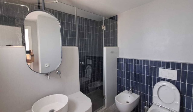 LILY HOUSE, DETACHED HOME FACING THE SEA, 3 MINUTES FROM THE BEACH