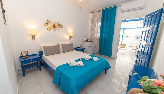 Lunar Santorini Hotel