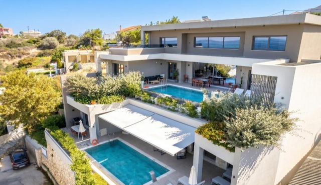 Lusol Seafront Villas-"Free" Heated Pools, 100m Sea