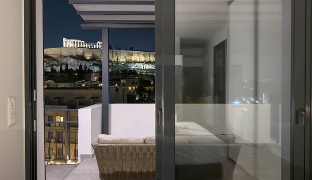 Lux Deck Roof Apt at the Foothills of Acropolis w/Breathtaking view