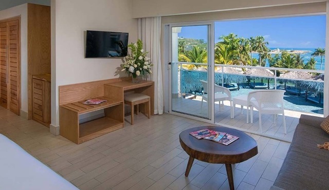 Luxurious 1 Bedroom Tropical Junior Suite