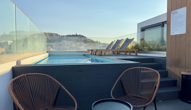 Luxurious Home | Shared Rooftop Pool and Gym by TT