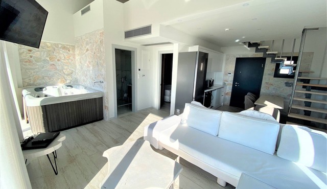 Luxurious Sea view Apartment with Jacuzzi
