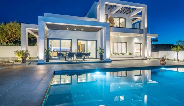 Luxurious Simpson Signature Villa near Beaches, Tavernas and Walled Garden