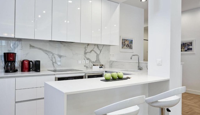 Luxurious Spacious Apt next to Hilton Hotel