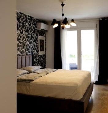 Luxurious studio apartment close to the beach and airport