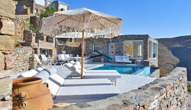 Luxurious Villa Luna with a swimming pool and a fantastic sea and sunset view