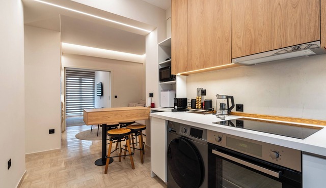 Luxury 2-bedroom apartment with AC in lovely Athina