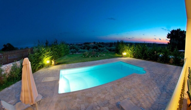 Luxury 3 Bedroom Villa Located In Kaligata, with private pool, near the sea,WIFI