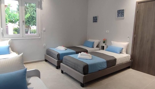 Luxury 3bd | 3 bath Villa with jacuzzi, 100 meters from beach