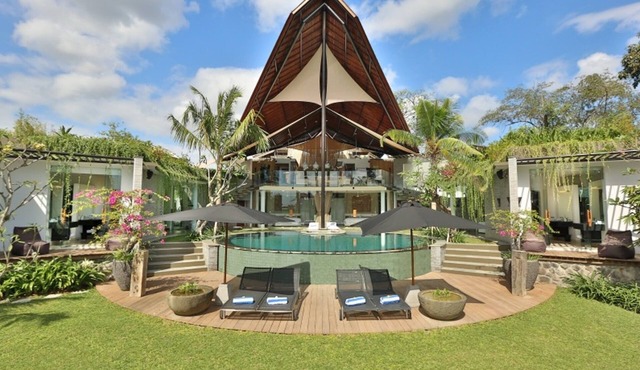 Luxury 4BR Villa, Canggu - Surrounded By Rice Fields! - 7Mins From Echo Beach!