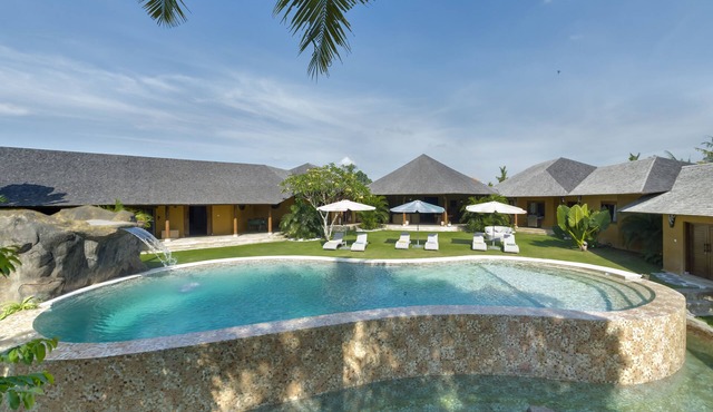 Luxury 6BR Villa With 18meters Pool! Billiard, Home Cinema Etc.