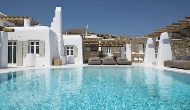 Luxury 8 Bedroom Villa with Pool