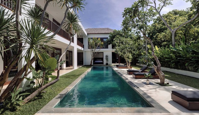 Luxury Amara Pradi Chef and Staff included lvid5