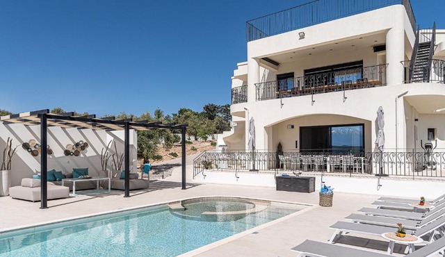Luxury Apartment with private Heated pool
