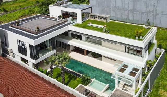 Luxury Modern Brand New Family Villa Berawa Beach