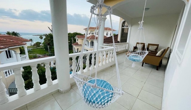 Luxury Penthouse with pool and beach view 3 bedrooms/ocean World 5 min.