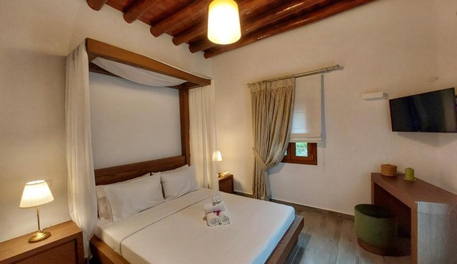 Luxury Retreat close to Gerolimni and Achla Beach