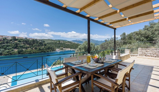 Luxury seafront plot villa, seaviews, p-pool, walk to beach- Villa Alex Meganisi