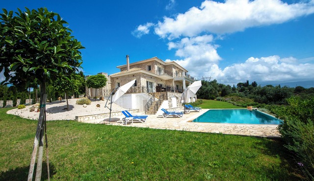Luxury villa with panoramic sea views in Corfu - Villa Balatsinos